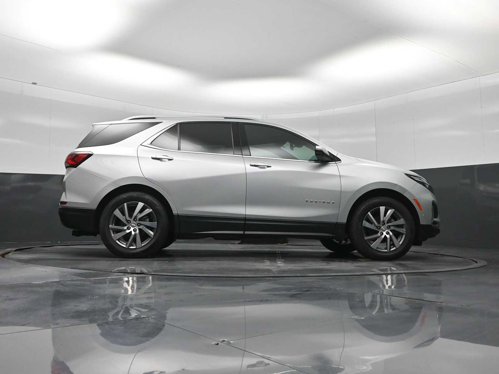 Used 2022 Chevrolet Equinox Premier AWD/4WD image 34