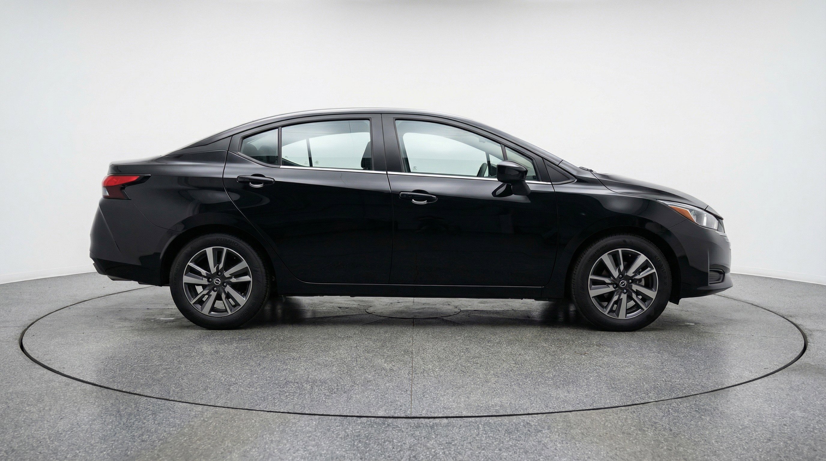 Used 2025 Nissan Versa SV FWD image 11