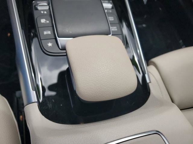 Used 2023 Mercedes-Benz GLB 250 w/ Premium Package image 32