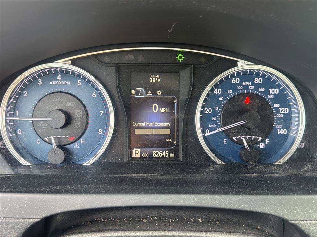 Used 2016 Toyota Camry LE FWD image 2