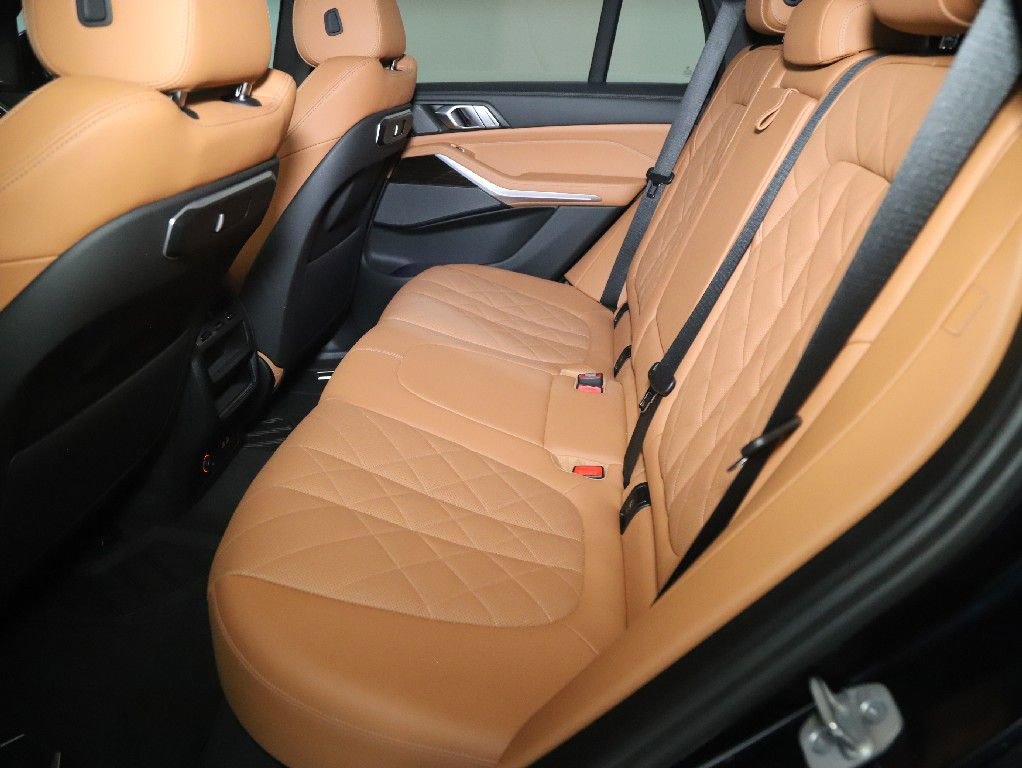 Used 2024 BMW X5 xDrive40i w/ M Sport Package AWD/4WD image 27