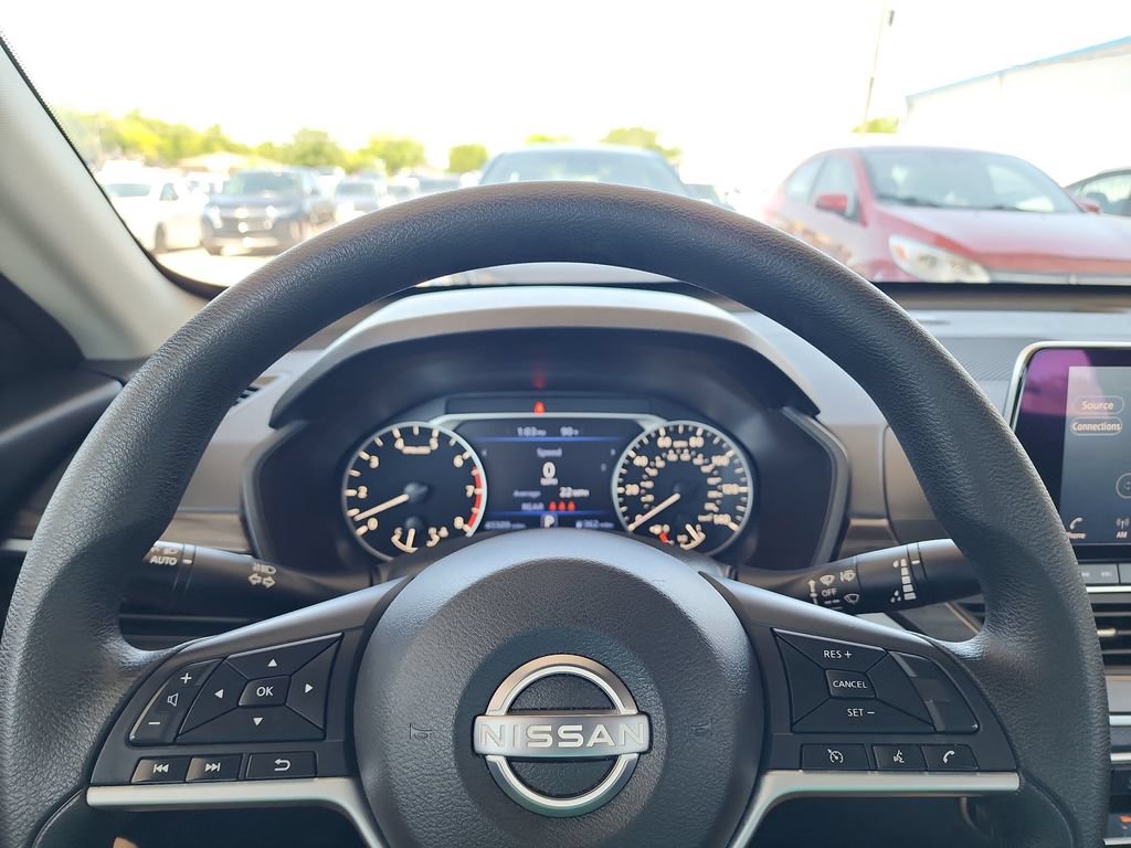 Used 2025 Nissan Altima 2.5 SV FWD image 18
