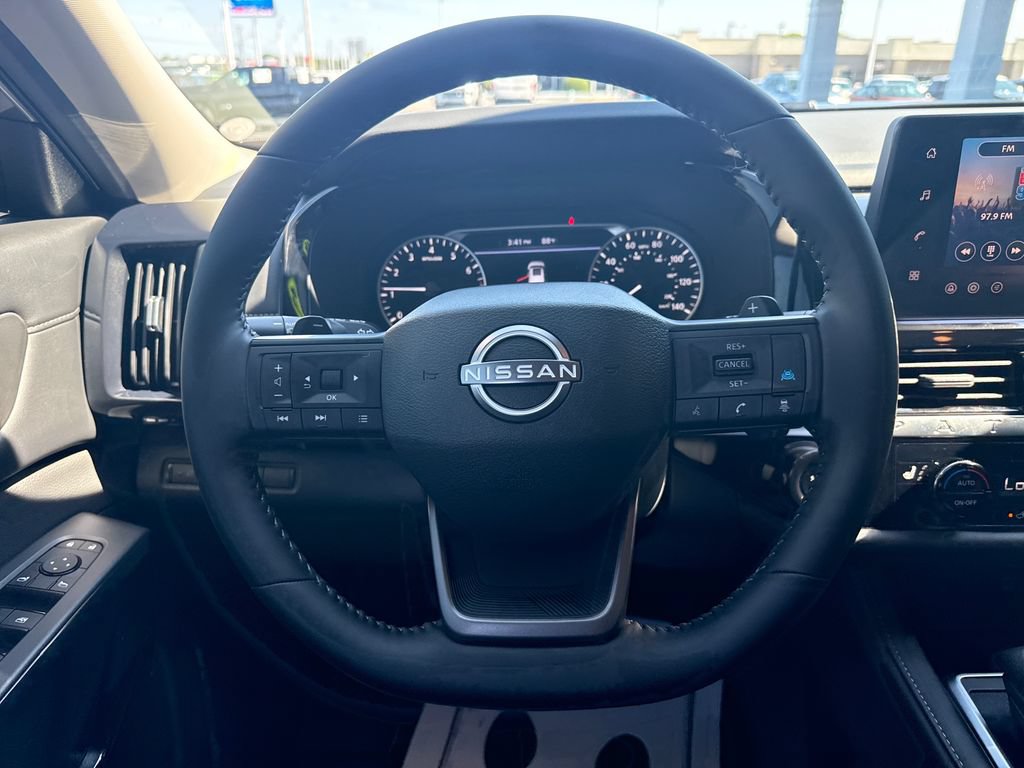 Used 2026 Nissan Pathfinder SV w/ SV Premium Package FWD image 18