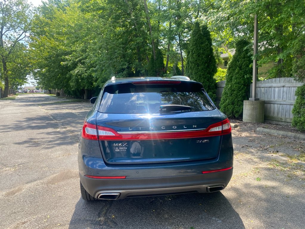 Used 2016 Lincoln MKX Reserve w/ Climate Package AWD/4WD image 4