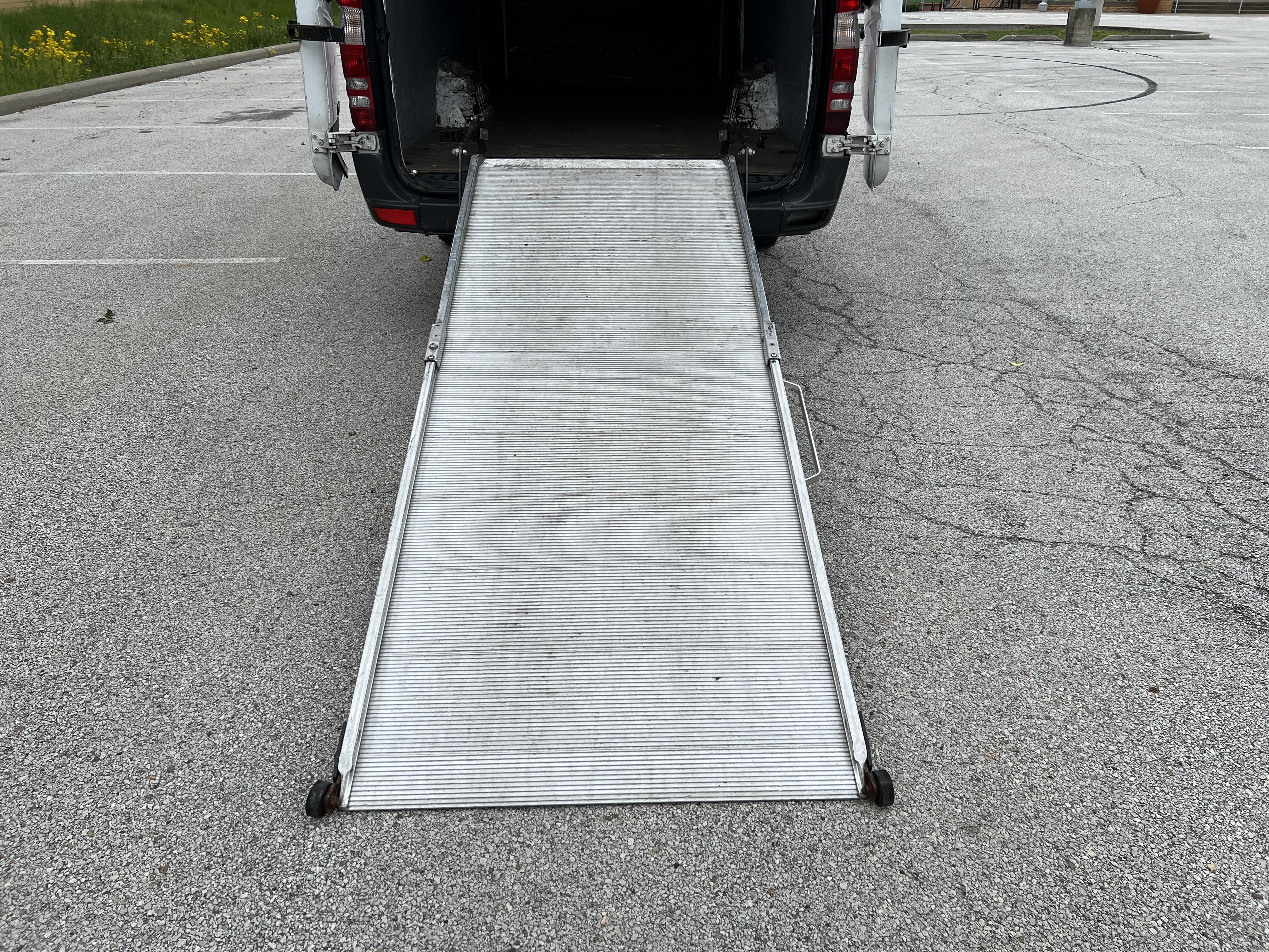 Used 2013 Mercedes-Benz Sprinter 2500 image 29