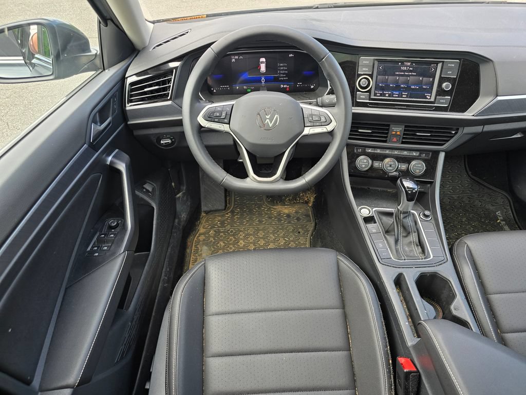 Used 2024 Volkswagen Jetta SE FWD image 19