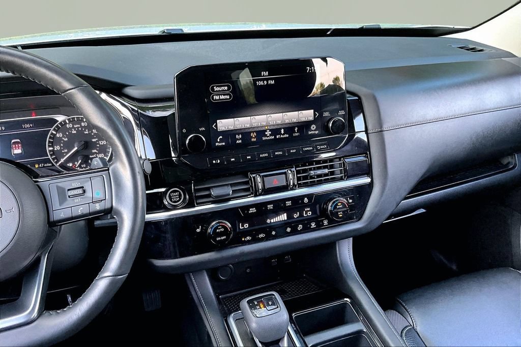 Used 2023 Nissan Pathfinder SL w/ Black Appearance Package AWD/4WD image 11