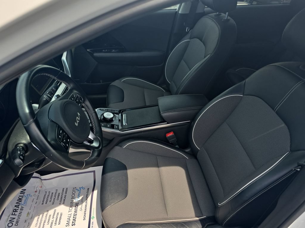 Used 2022 Kia Niro EX FWD image 13