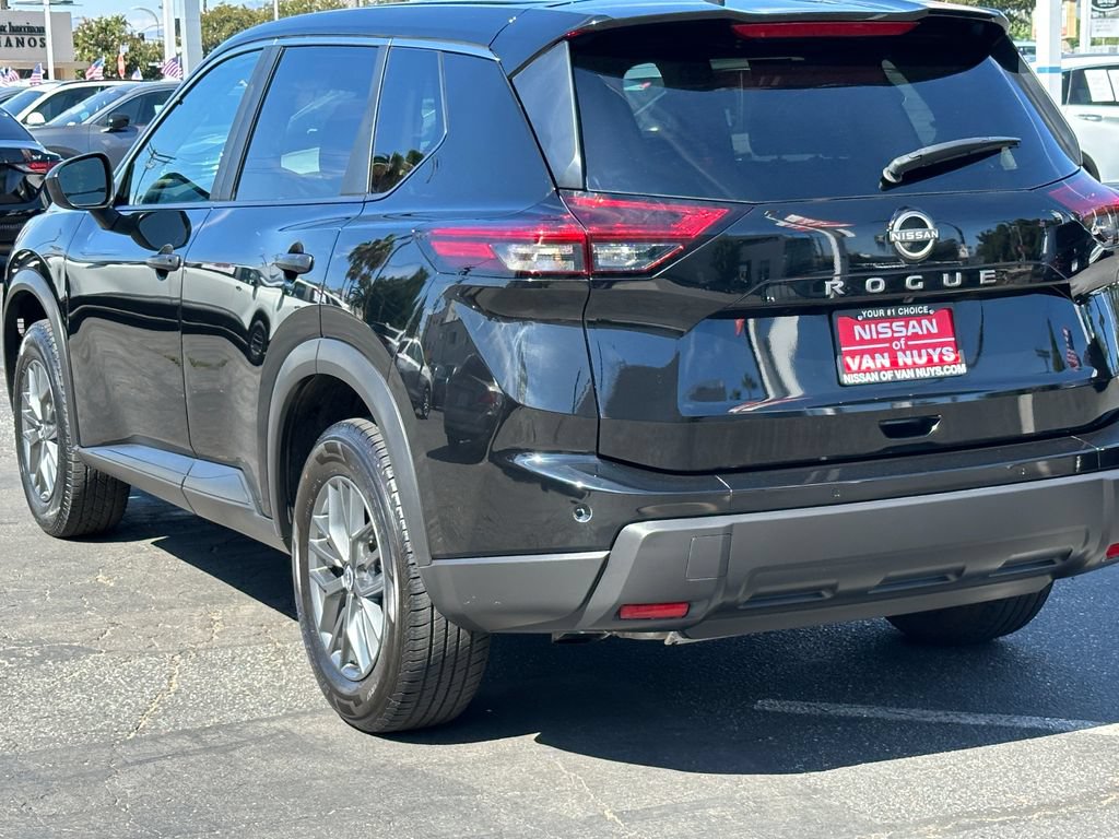 Used 2024 Nissan Rogue S FWD image 5