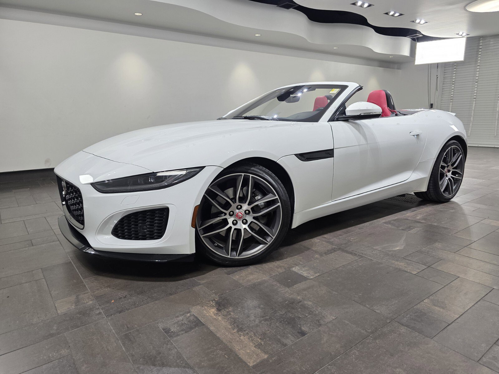 Used 2021 Jaguar F-TYPE Convertible image 1