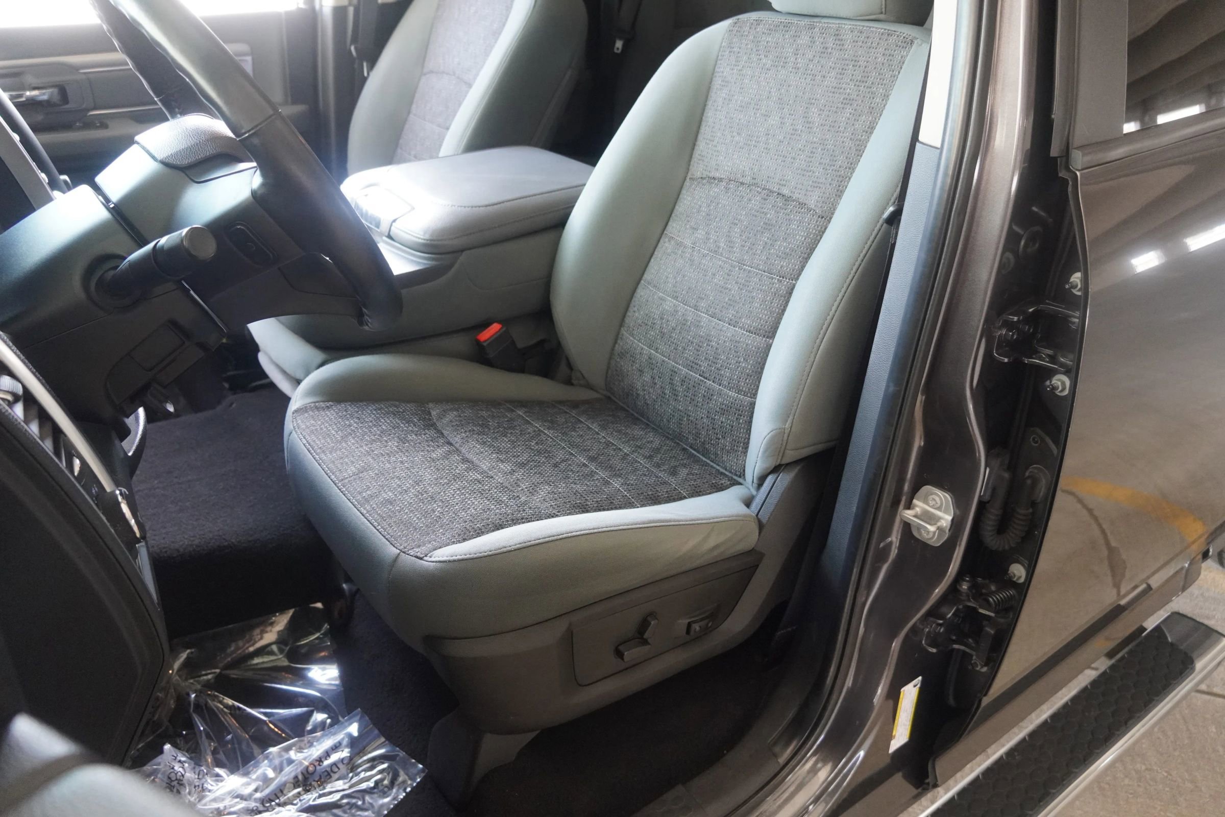 Used 2017 RAM 1500 Big Horn AWD/4WD image 11