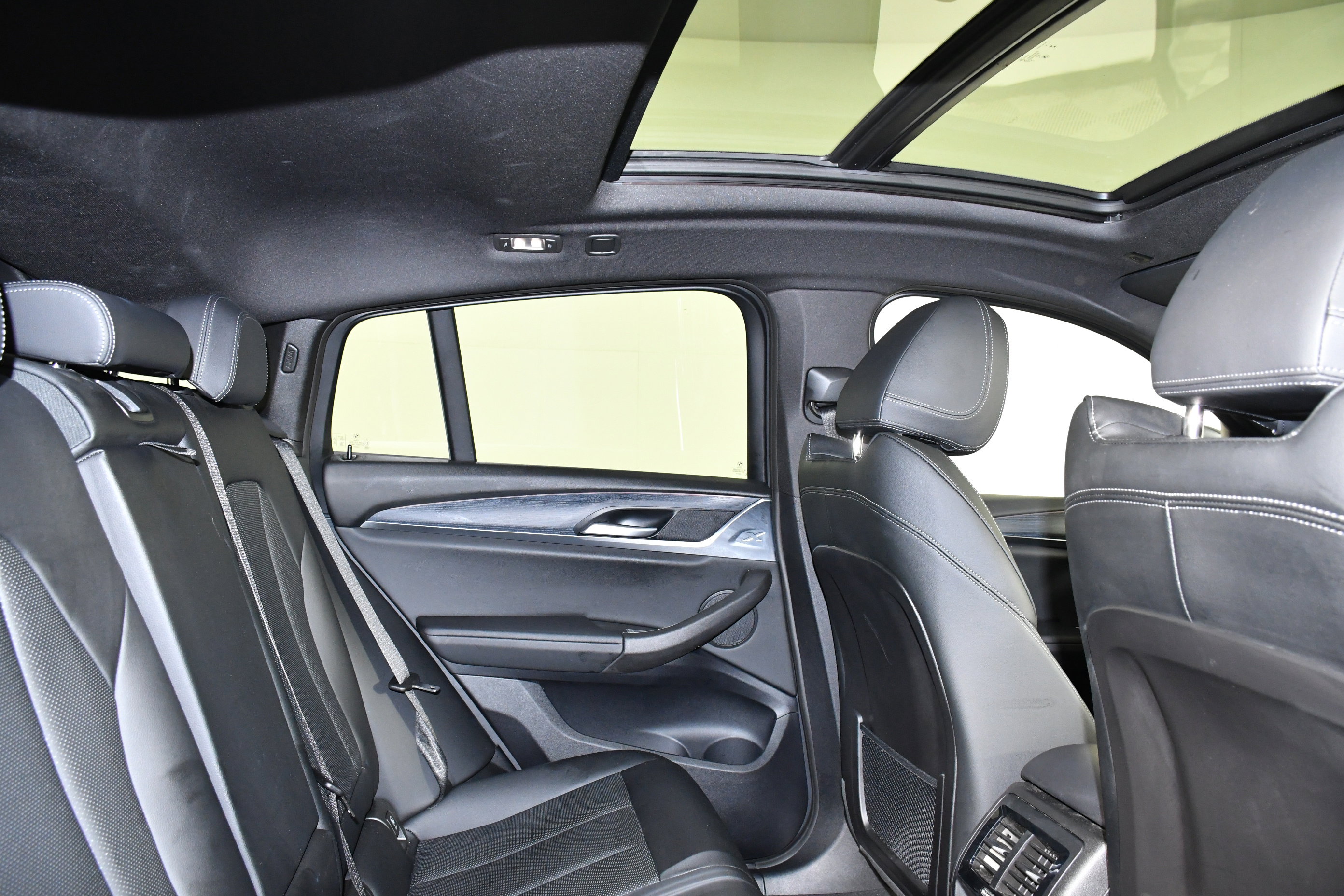 Used 2025 BMW X4 xDrive30i image 25