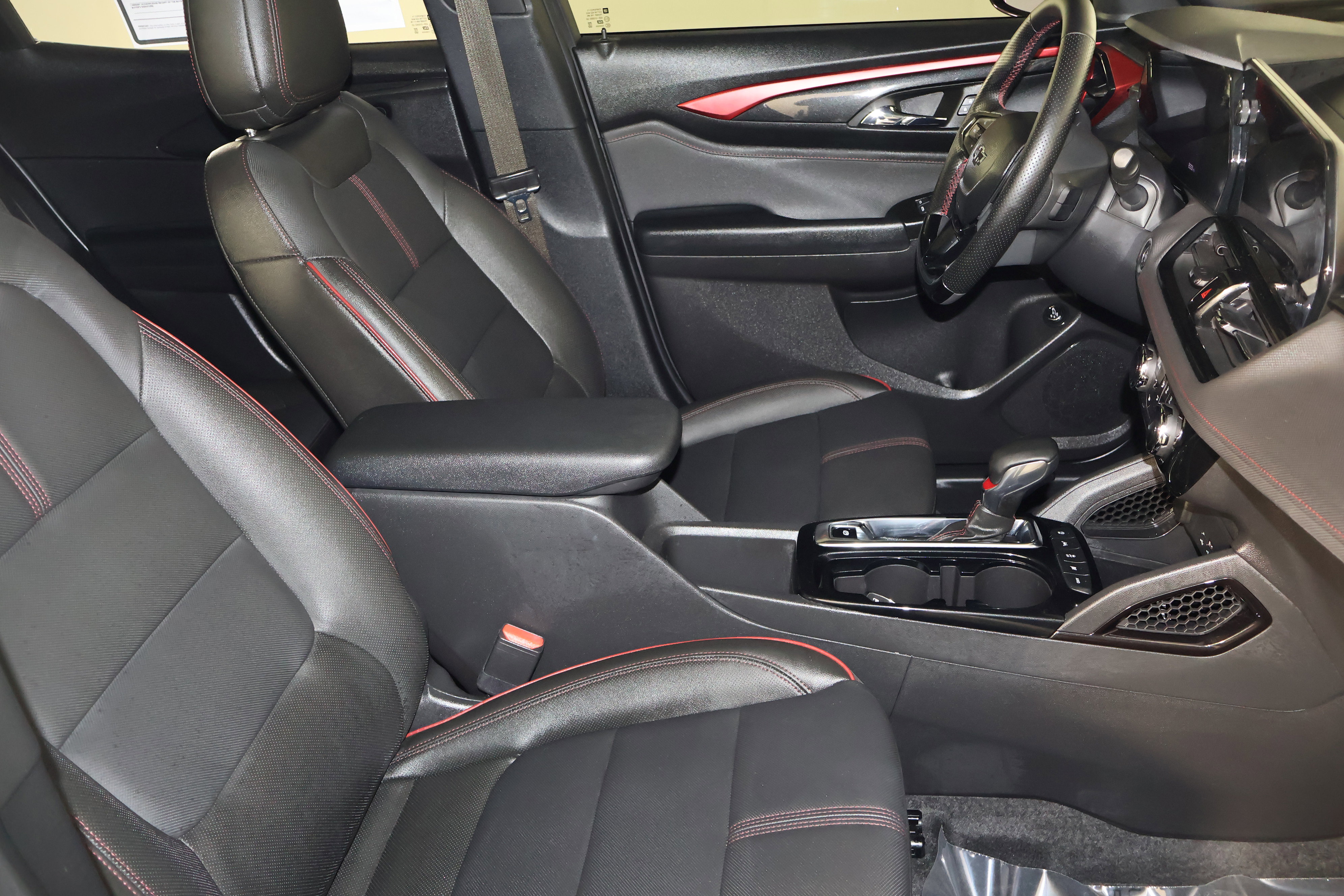 Used 2025 Chevrolet TrailBlazer RS w/ Convenience Package image 41