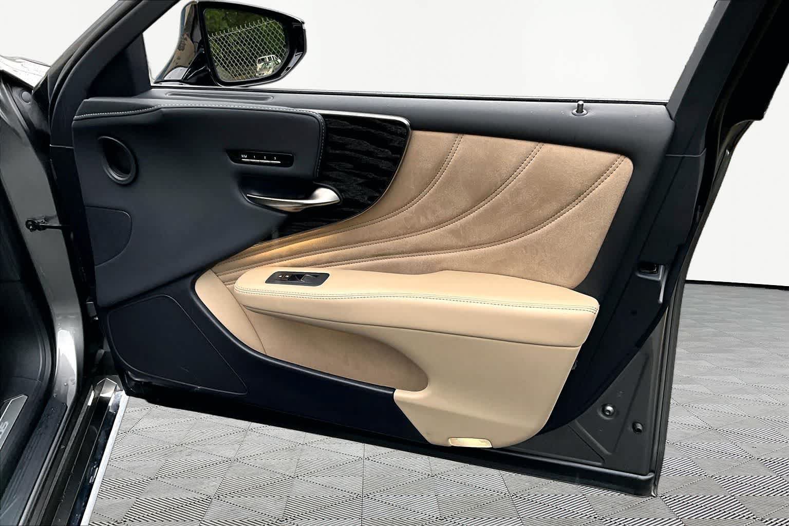 Used 2022 Lexus LS 500 AWD w/ Accessory Package (Z2) image 23