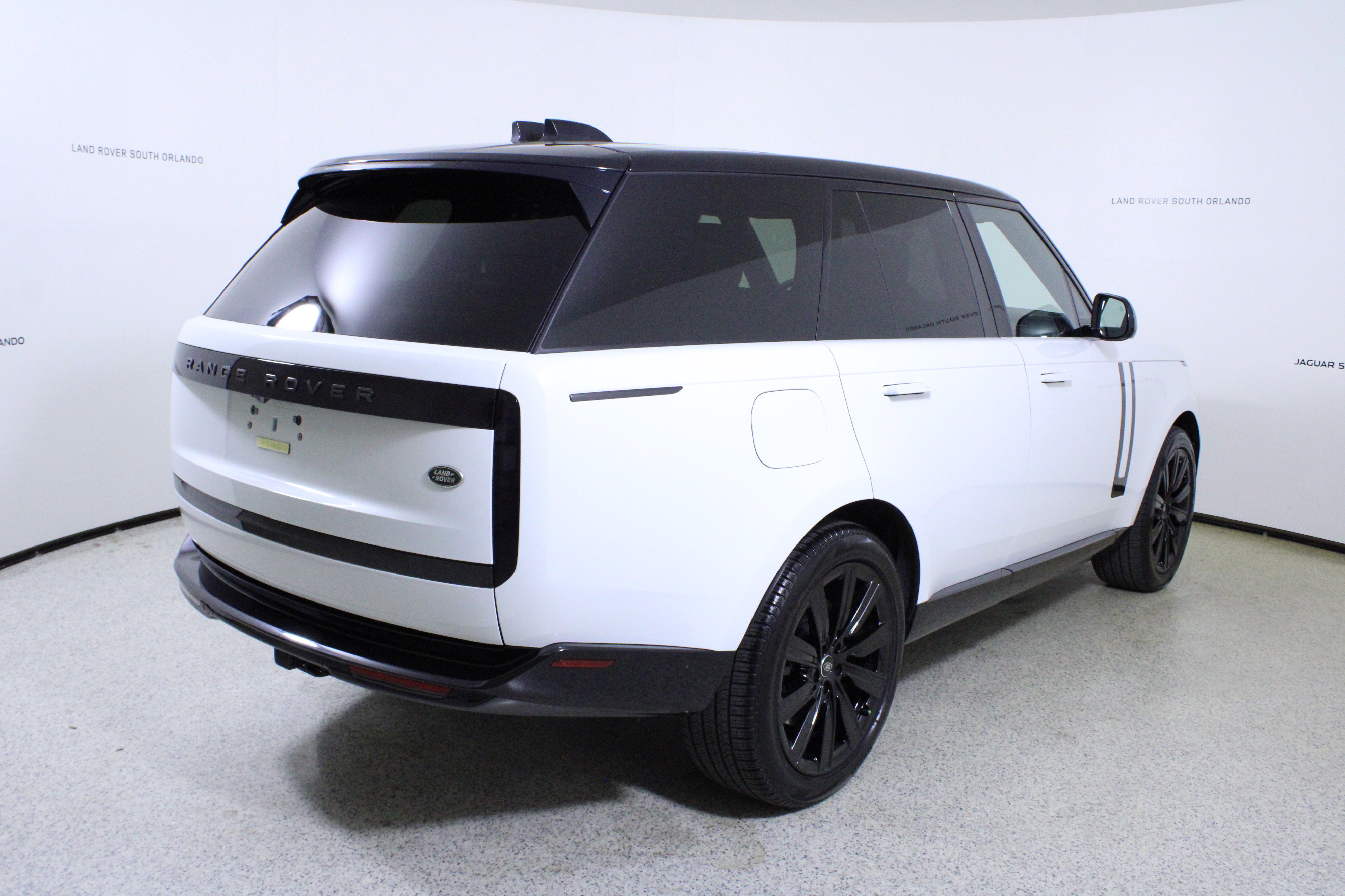 Used 2023 Land Rover Range Rover SE image 7