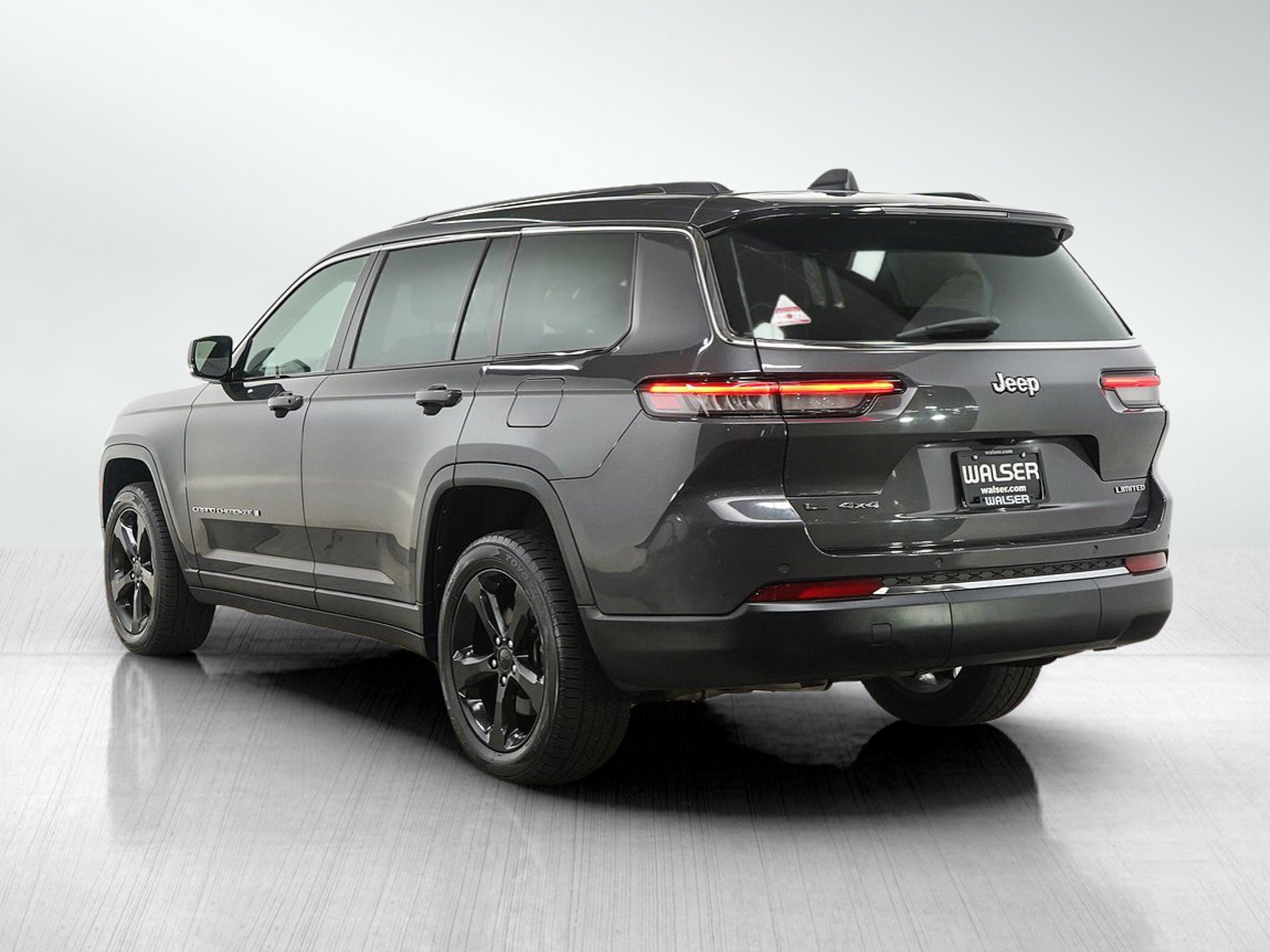 Used 2022 Jeep Grand Cherokee L Limited AWD/4WD image 3