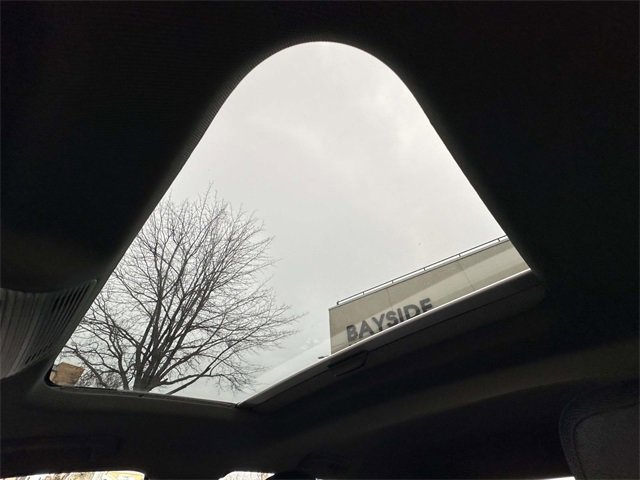 Certified 2022 Volkswagen Golf R image 34