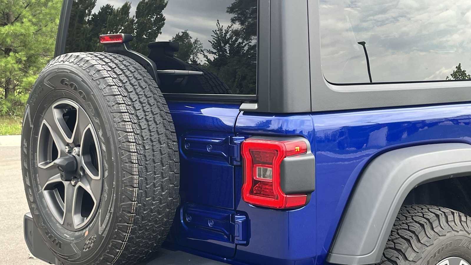 Used 2019 Jeep Wrangler Sport AWD/4WD image 17