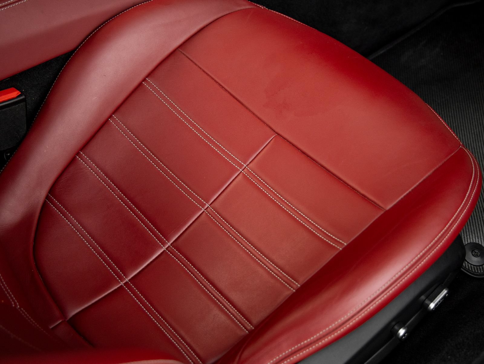 Used 2016 Ferrari California T RWD image 38