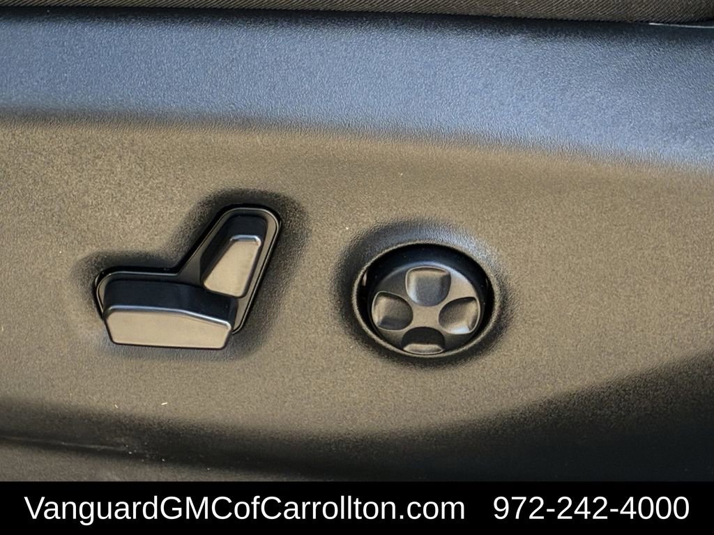 Used 2025 Chrysler Pacifica Select image 25