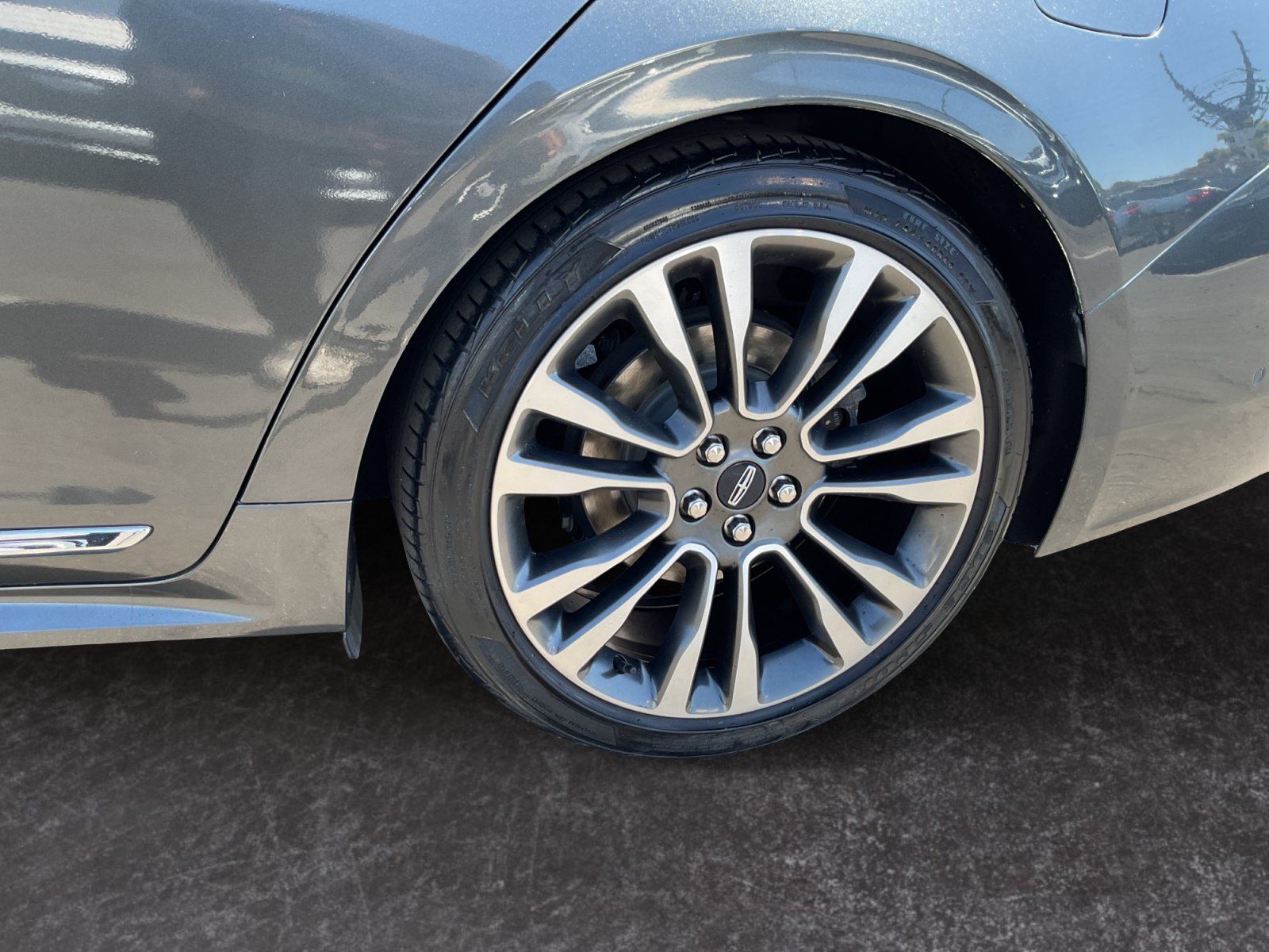 Used 2020 Lincoln Continental Reserve w/ Luxury Package FWD image 9