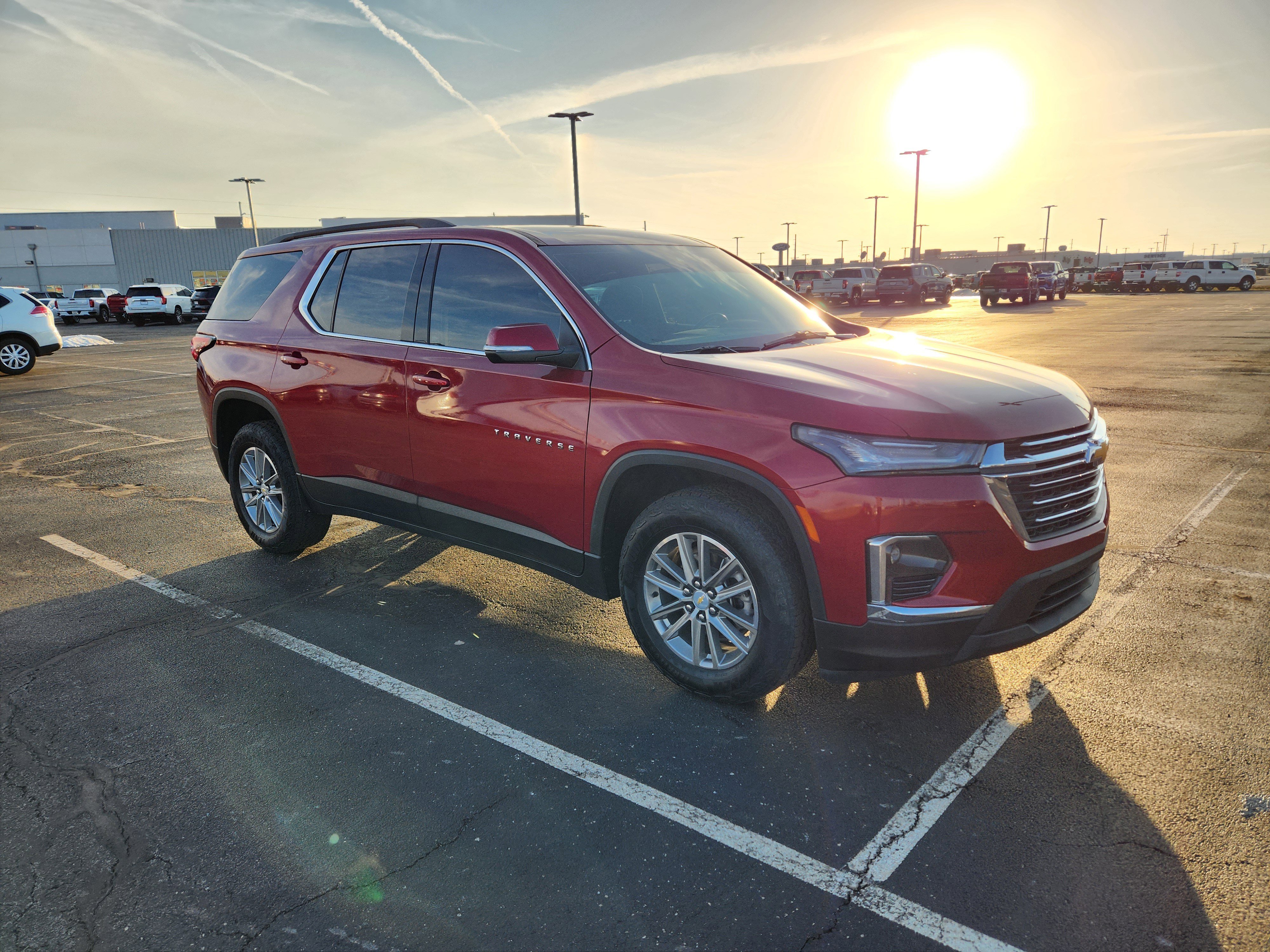 Used 2022 Chevrolet Traverse LT FWD image 9