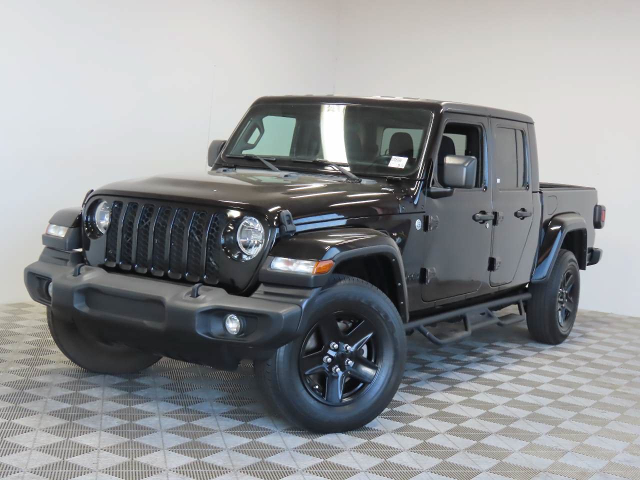 Used 2021 Jeep Gladiator Sport AWD/4WD image 1