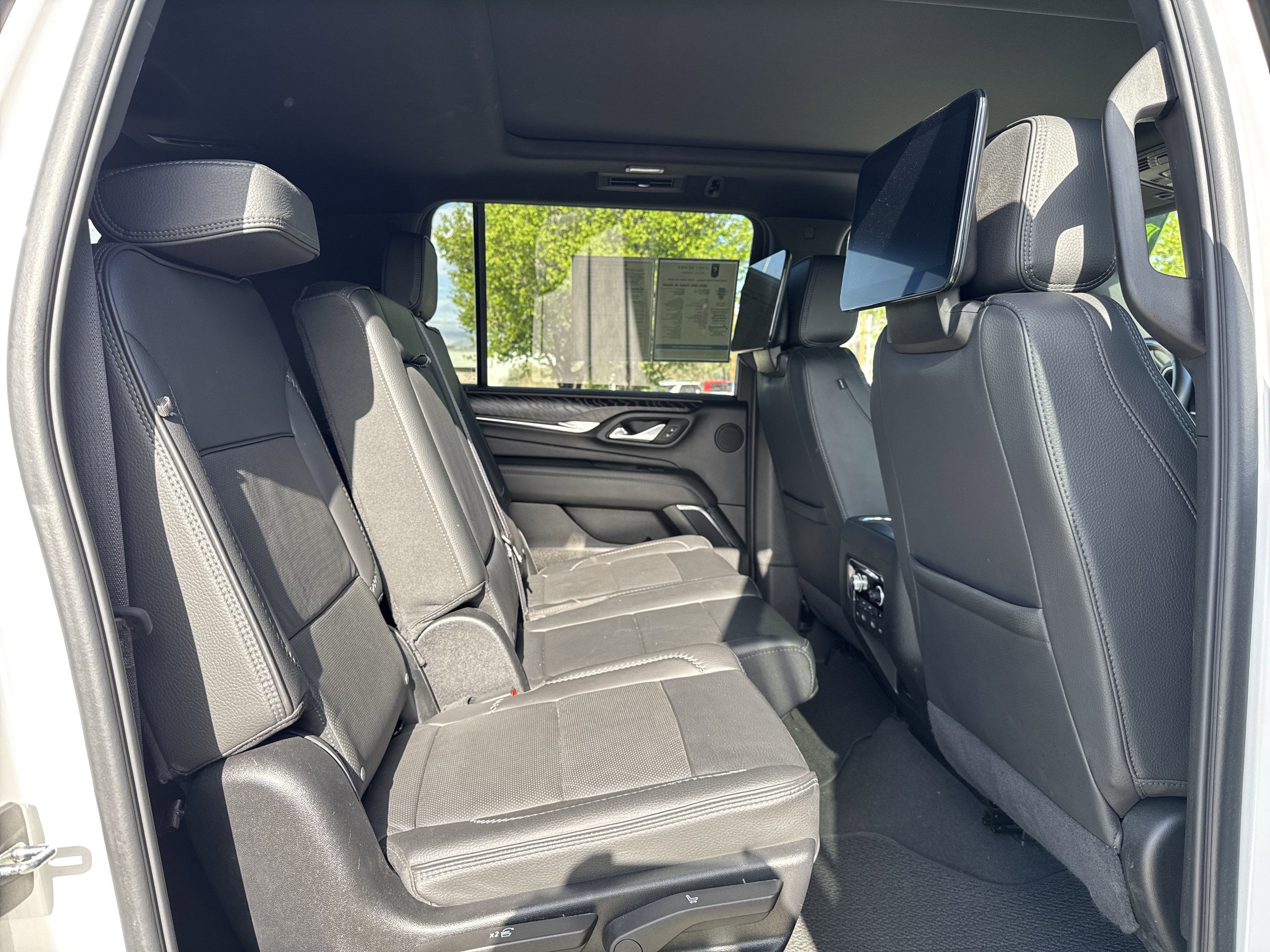 Used 2024 GMC Yukon XL Denali w/ Advanced Technology Package image 24