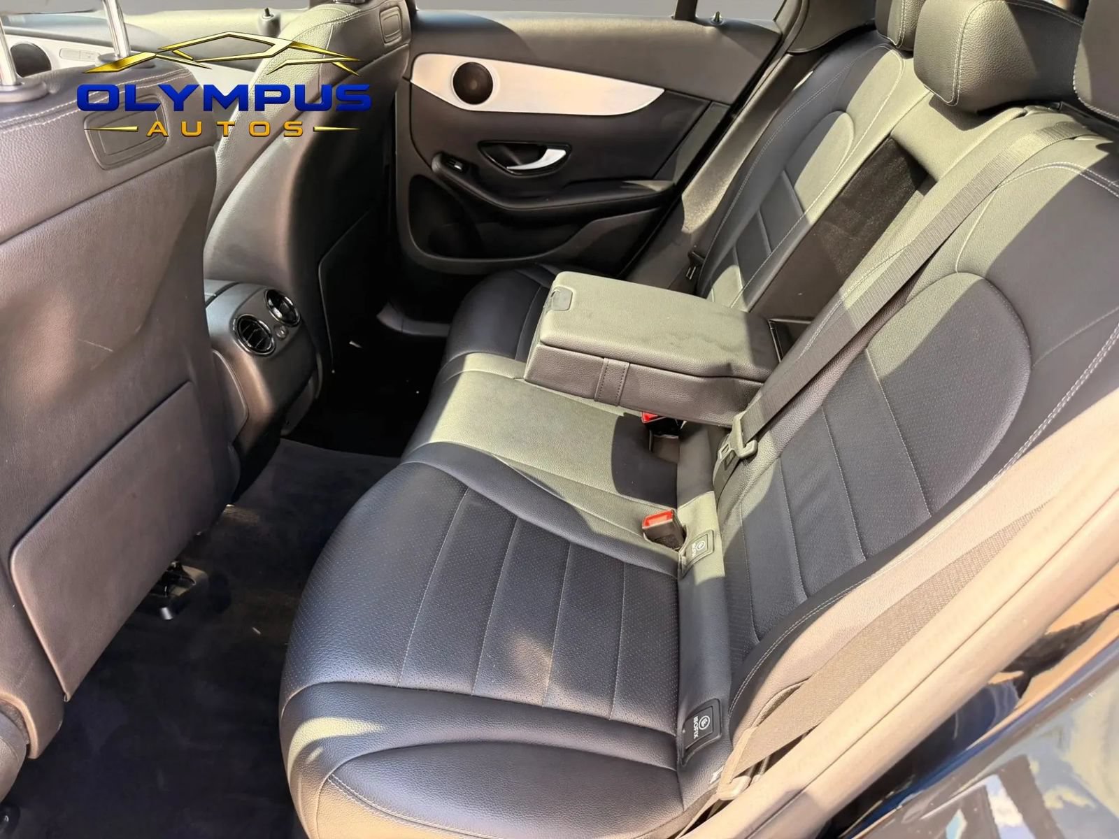 Used 2019 Mercedes-Benz GLC 300 4MATIC w/ Premium Package image 18