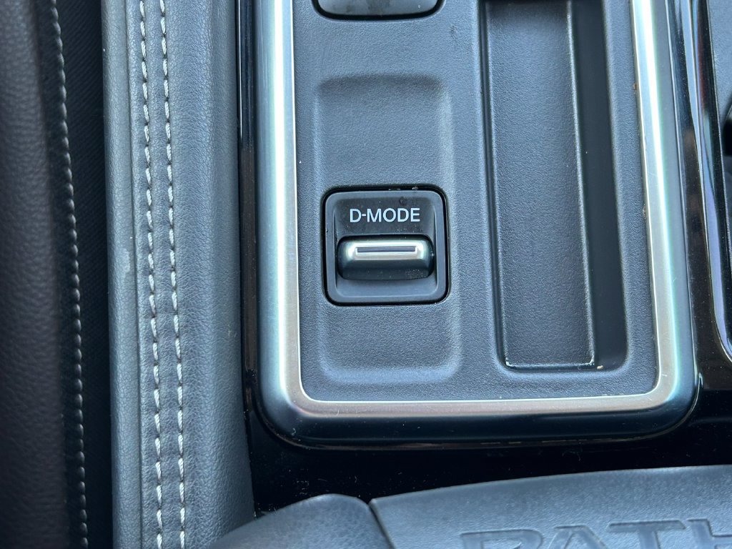 Used 2024 Nissan Pathfinder Platinum FWD image 31
