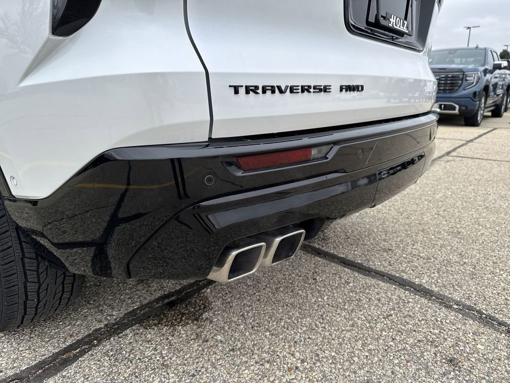 Certified 2025 Chevrolet Traverse RS w/ LPO, Floor Liner Package image 6