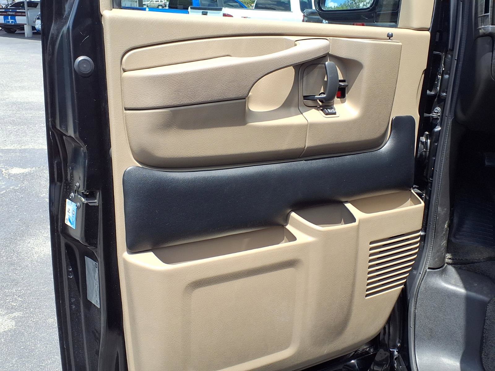 Used 2014 GMC Savana 1500 AWD image 22