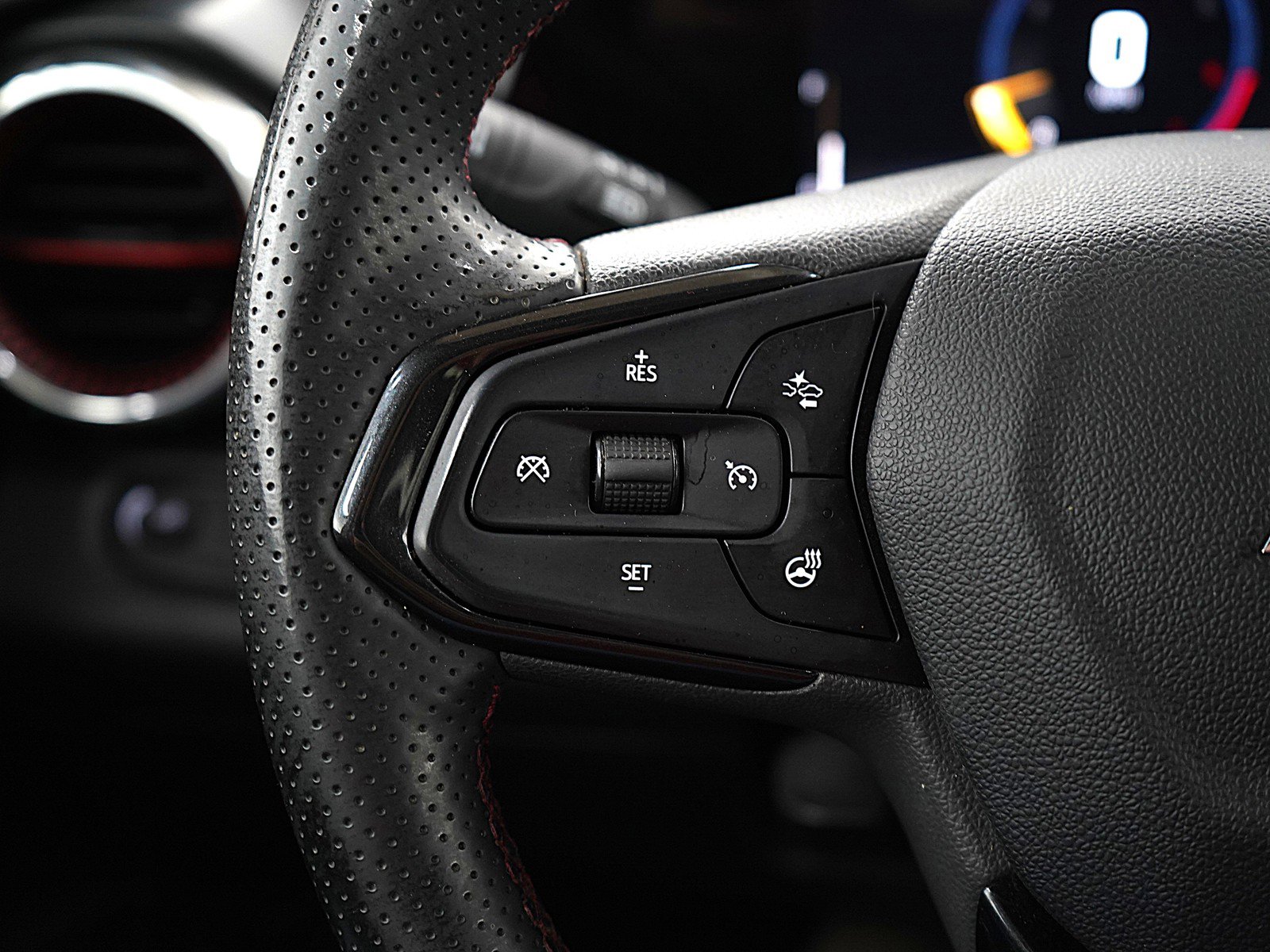 Used 2024 Chevrolet Trax RS w/ Driver Confidence Package image 28