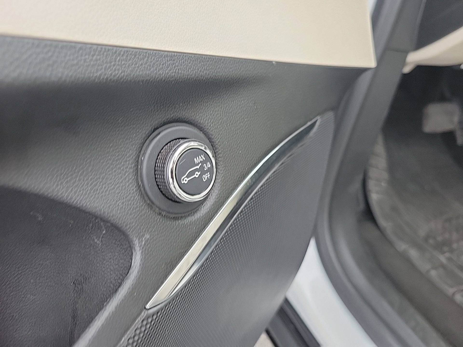 Used 2023 Buick Enclave Essence w/ Sport Touring Edition image 25