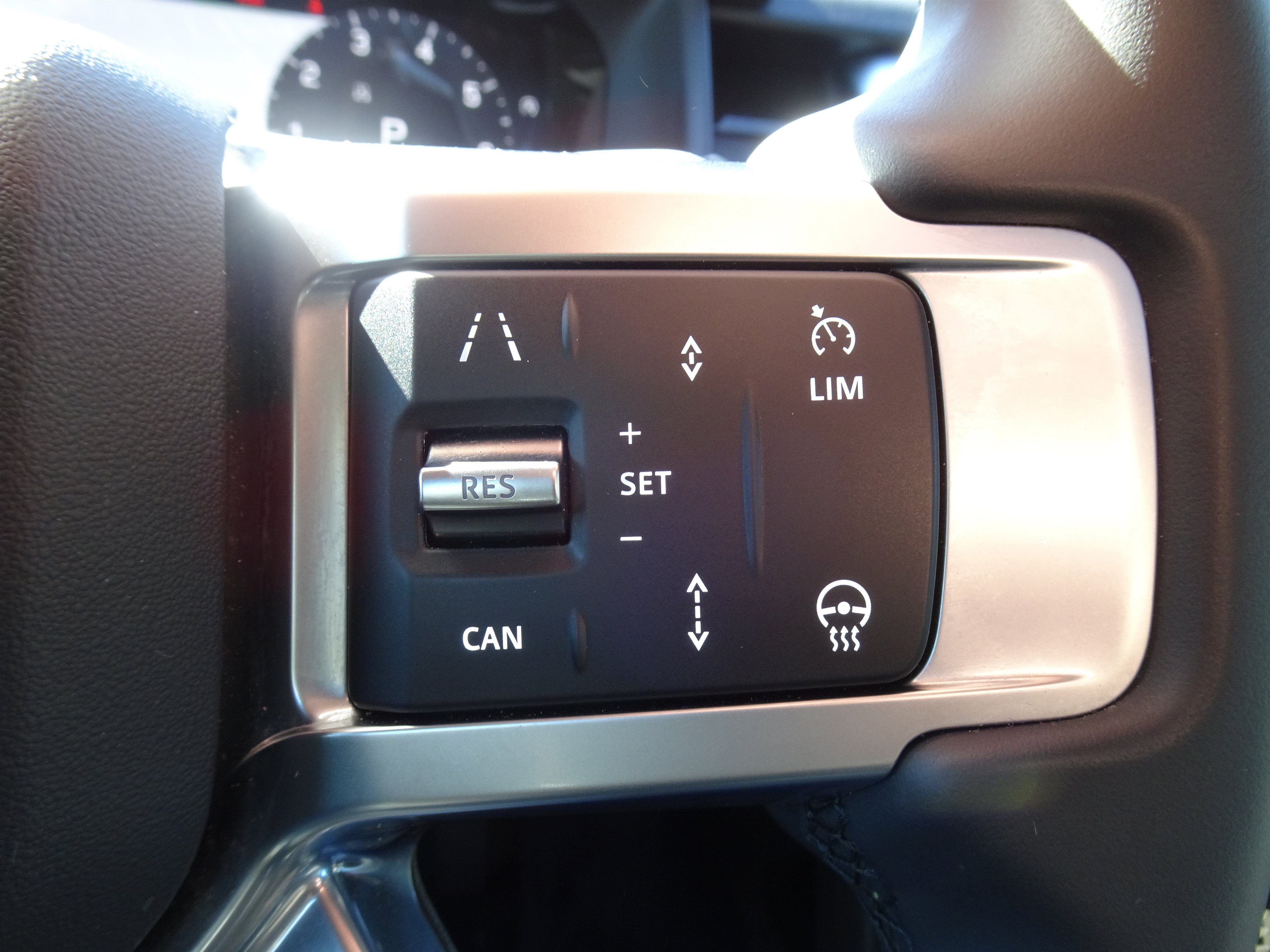 Certified 2025 Land Rover Discovery S AWD/4WD image 33