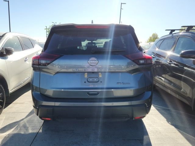 Used 2024 Nissan Rogue SV image 3