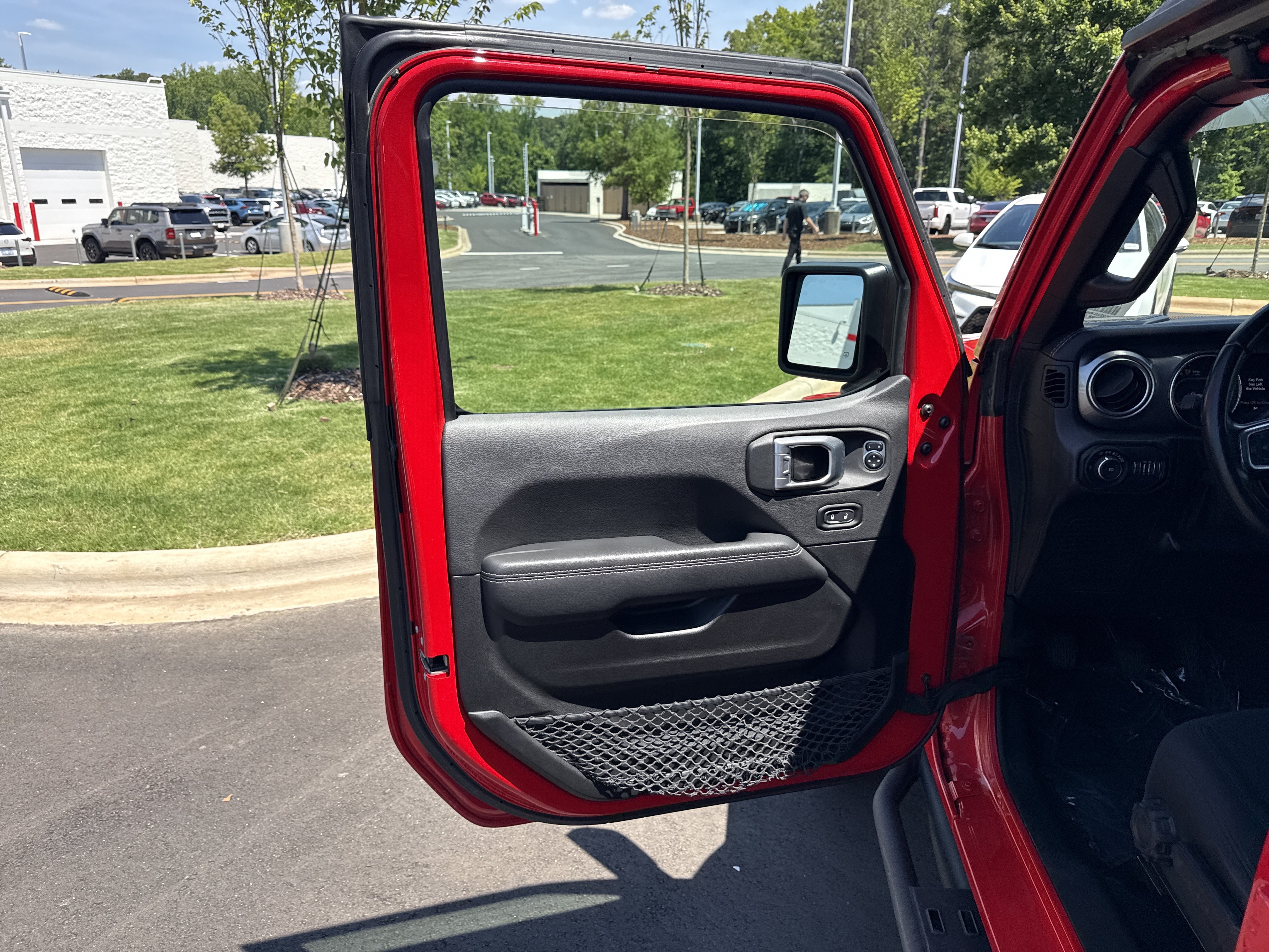 Used 2020 Jeep Wrangler Unlimited Sahara AWD/4WD image 14
