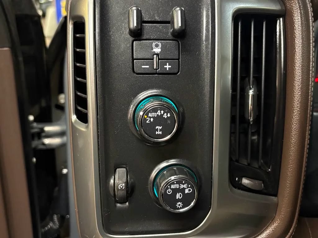 Used 2017 Chevrolet Silverado 1500 LTZ w/ Texas Edition AWD/4WD image 31