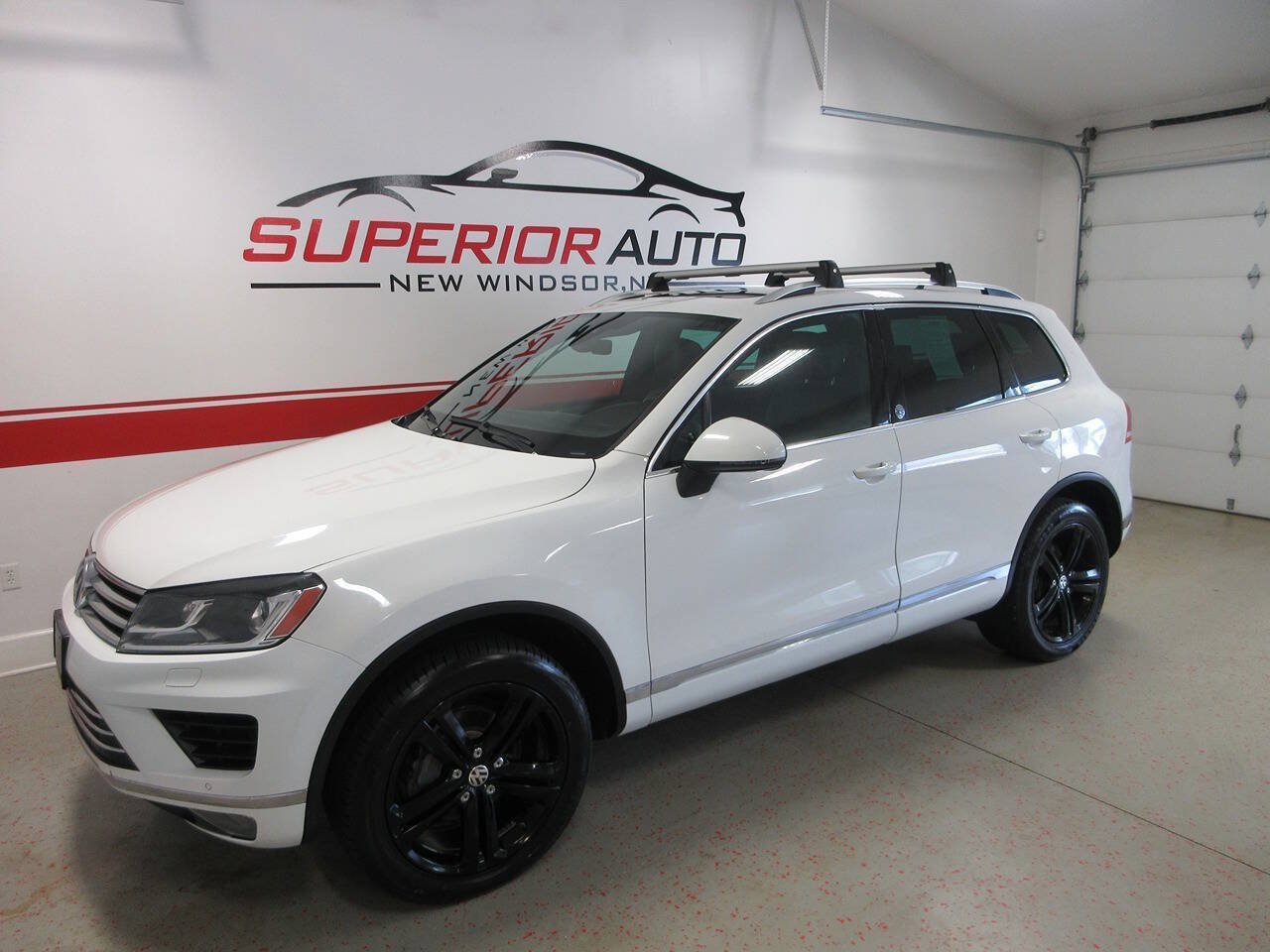 Used 2017 Volkswagen Touareg Wolfsburg Edition AWD/4WD image 2