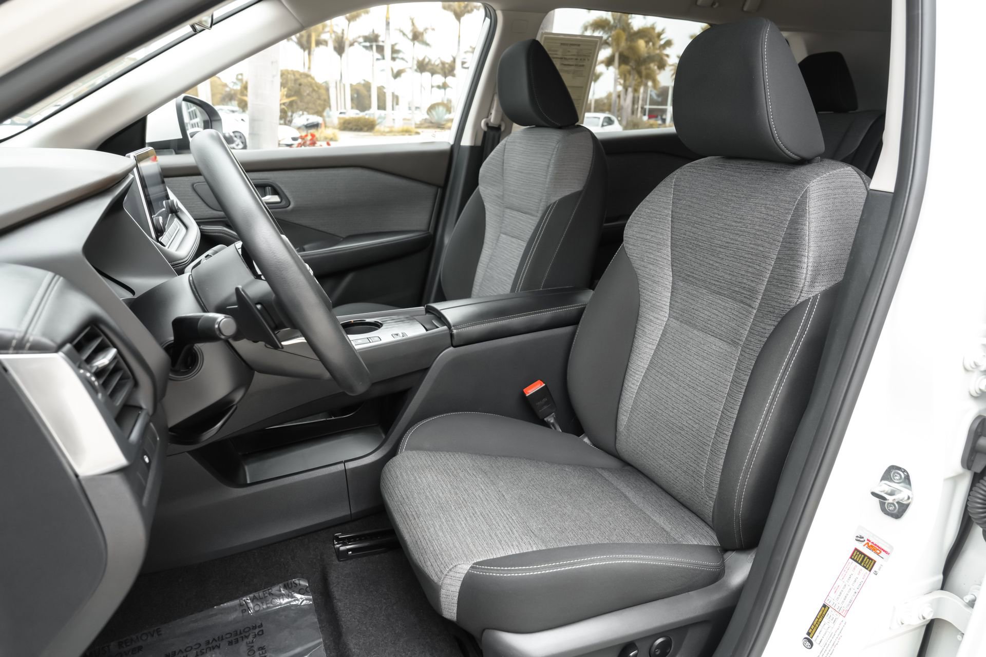 Used 2023 Nissan Rogue SV image 7