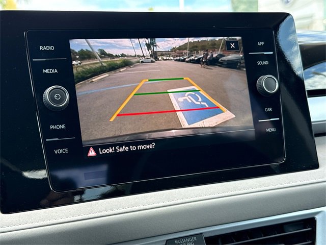 Used 2025 Volkswagen Taos SE image 32