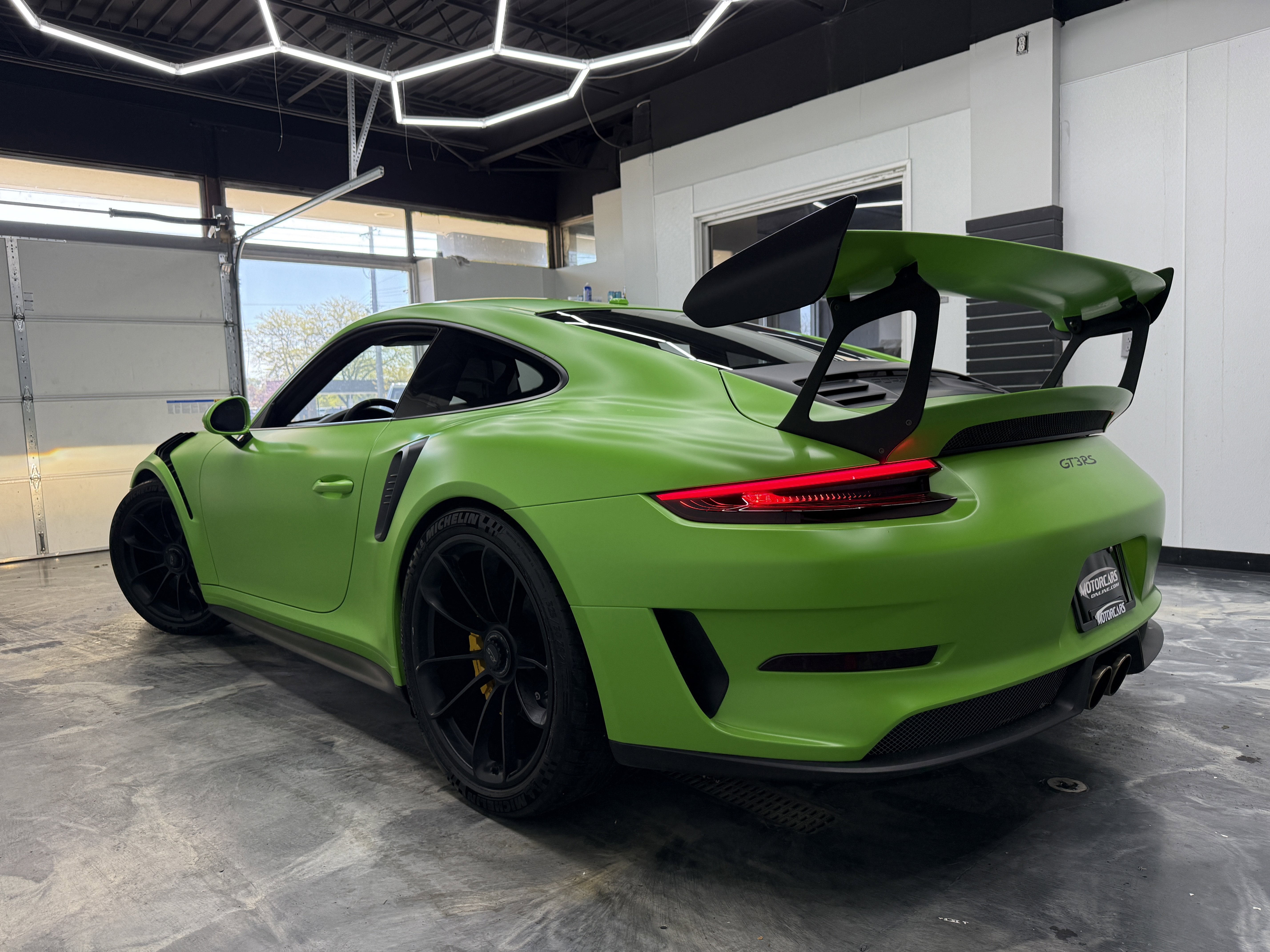 Used 2019 Porsche 911 GT3 RS RWD image 3