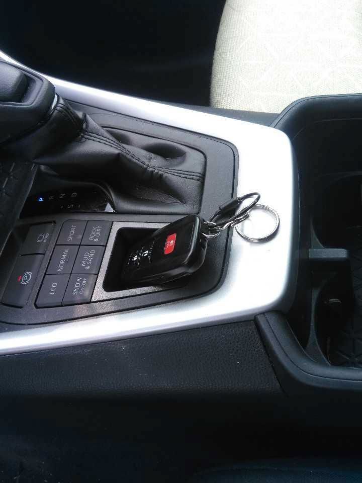 Used 2024 Toyota RAV4 XLE AWD/4WD image 5