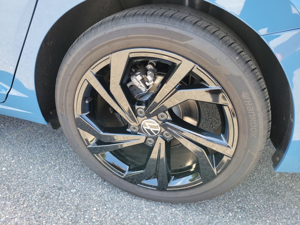 Certified 2026 Volkswagen Jetta SE w/ Black Wheel Package FWD image 27