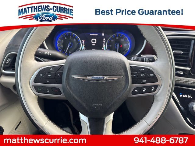 Used 2017 Chrysler Pacifica Limited image 18