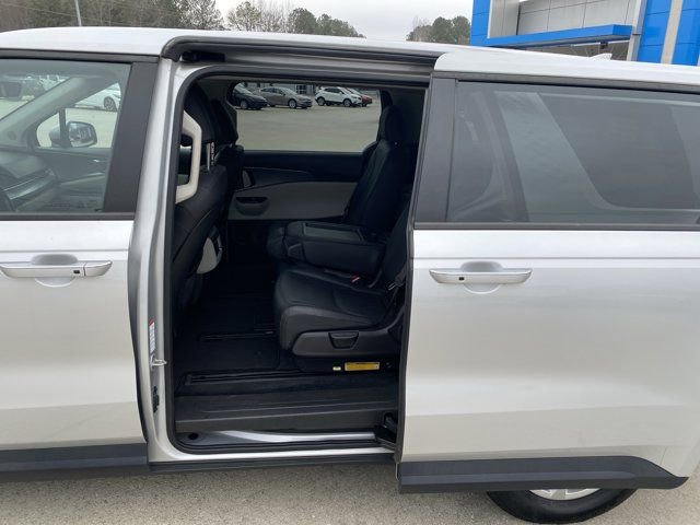 Used 2023 Kia Carnival LX image 35