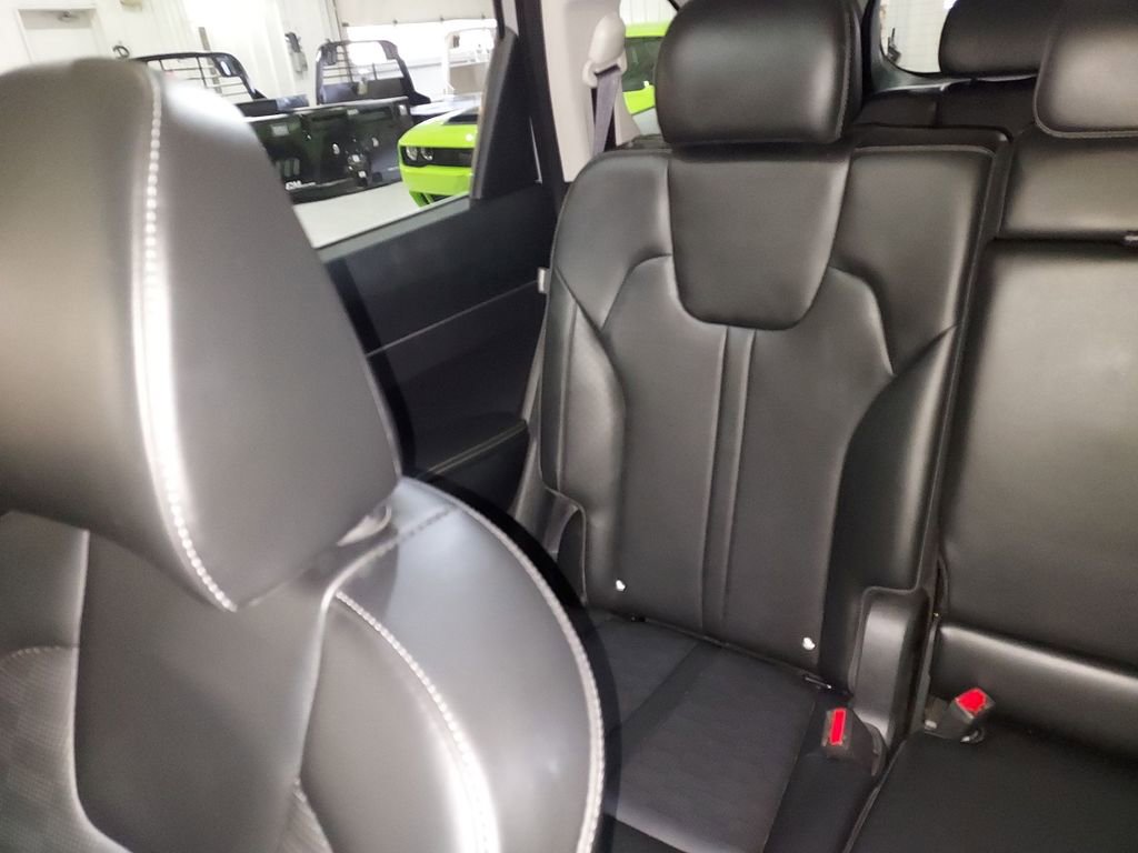 Used 2025 Kia Sorento S w/ Panoramic Sunroof Package image 12