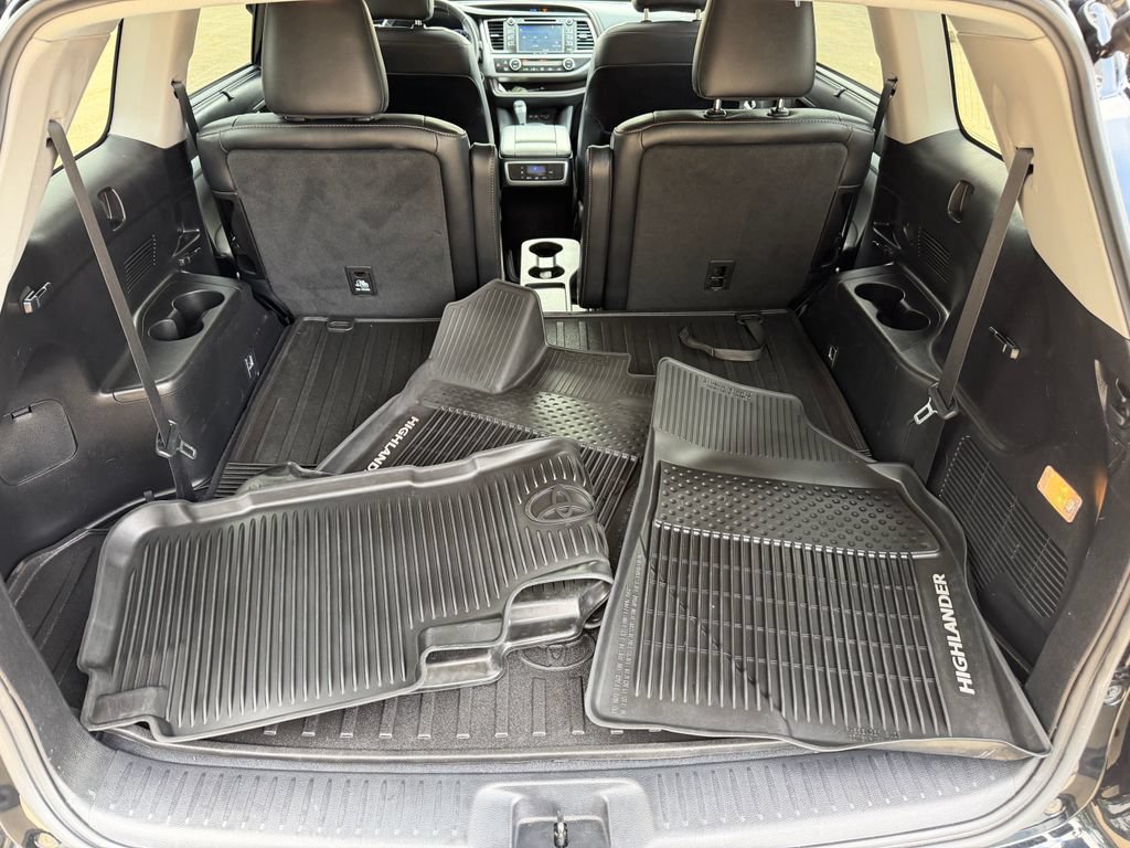 Used 2019 Toyota Highlander XLE AWD/4WD image 26