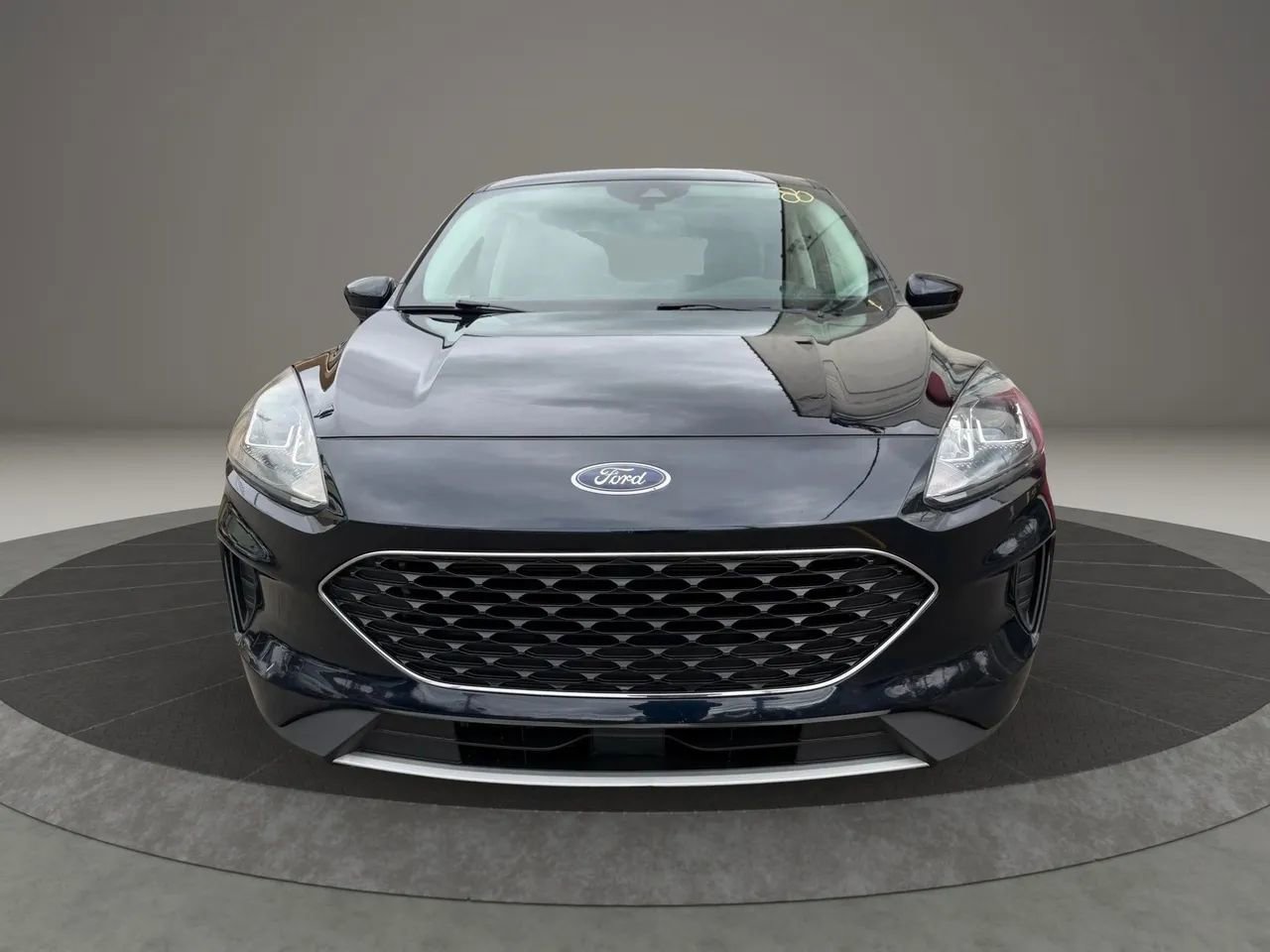 Used 2021 Ford Escape SE image 2