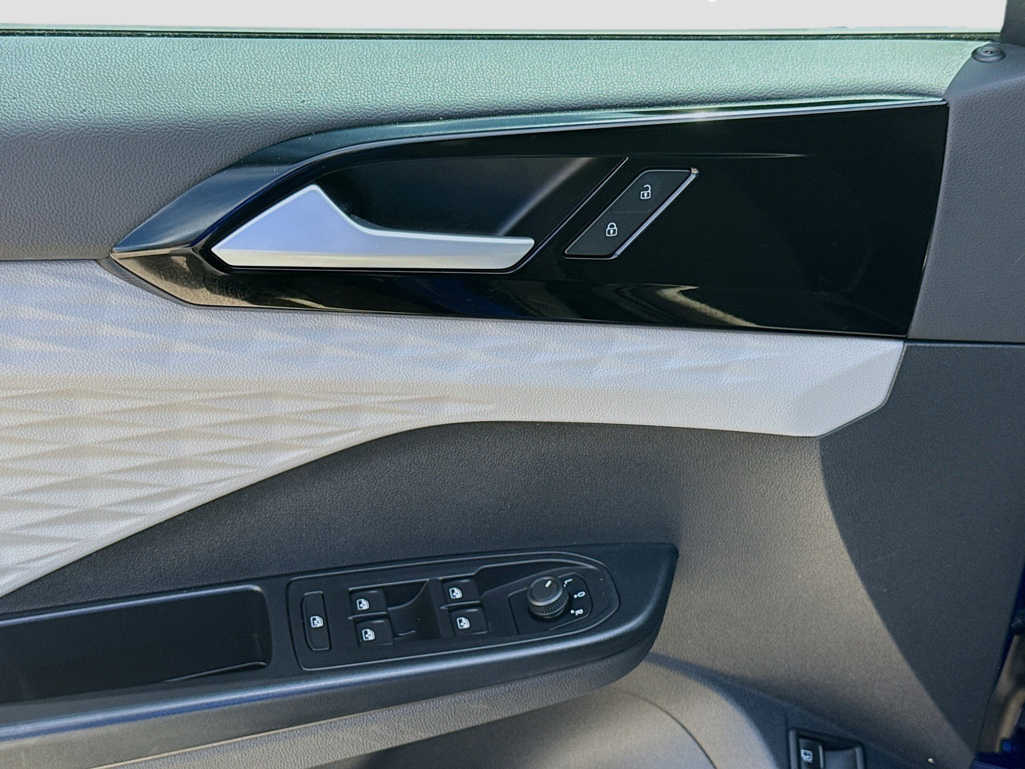 Used 2022 Volkswagen Taos S w/ IQ Drive S Package image 16